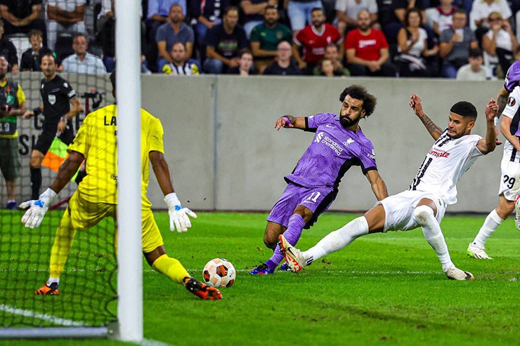 Liverpool nối dài mạch thắng: Salah bùng nổ, san bằng kỷ lục vĩ đại của Henry - 1