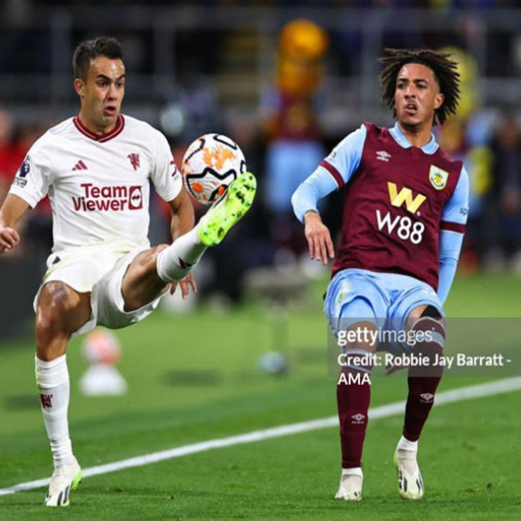  - Trực tiếp bóng đá Burnley - MU: "Quỷ đỏ" lợi thế, chủ nhà nỗ lực gỡ hòa (Ngoại hạng Anh)
