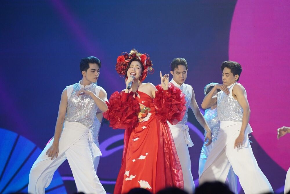Vietnam Idol: Hát hit Hoàng Thùy Linh, Hà Minh khiến Mỹ Tâm và Huy Tuấn tranh luận - 10