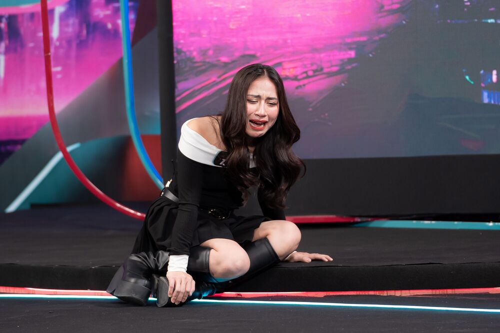 Hoa hậu Mai Phương đọ trình diễn xuất với Bé 7 khiến fan trầm trồ - 2