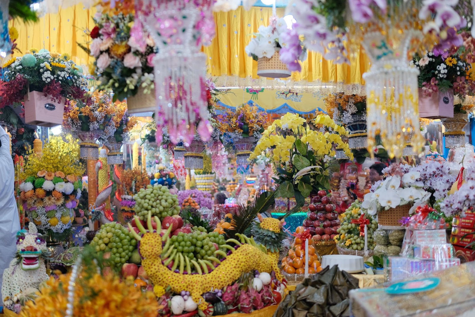 tay ninh khoac ao ruc ro truoc dem hoi yen dieu tri cung - 9