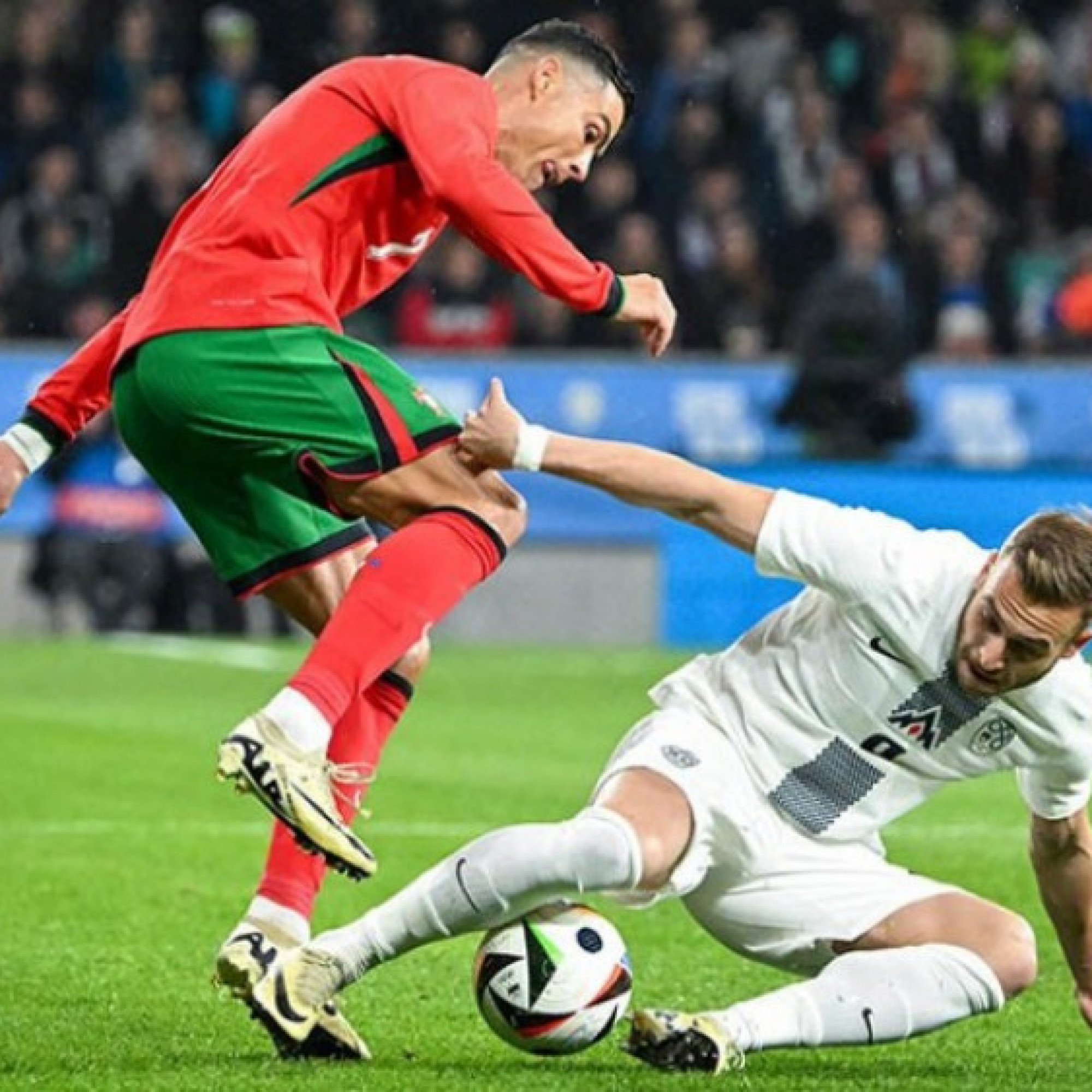  - Nhận định bóng đá Bồ Đào Nha - Slovenia: Chờ Ronaldo “khai hỏa” (EURO)