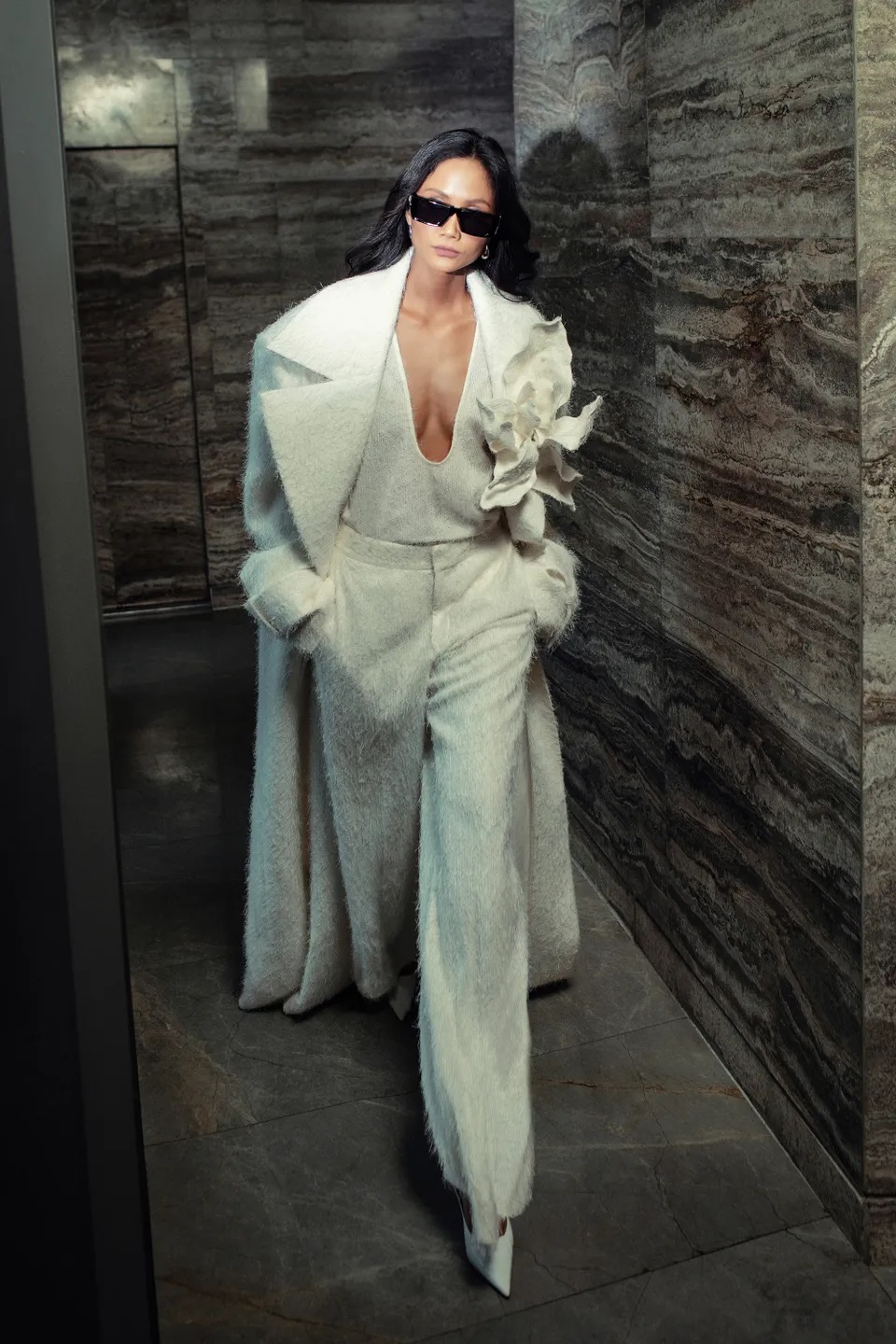 Hoa hậu H'Hen Niê diện thiết kế của Công Trí, thần thái ngút ngàn trên Vogue - 1