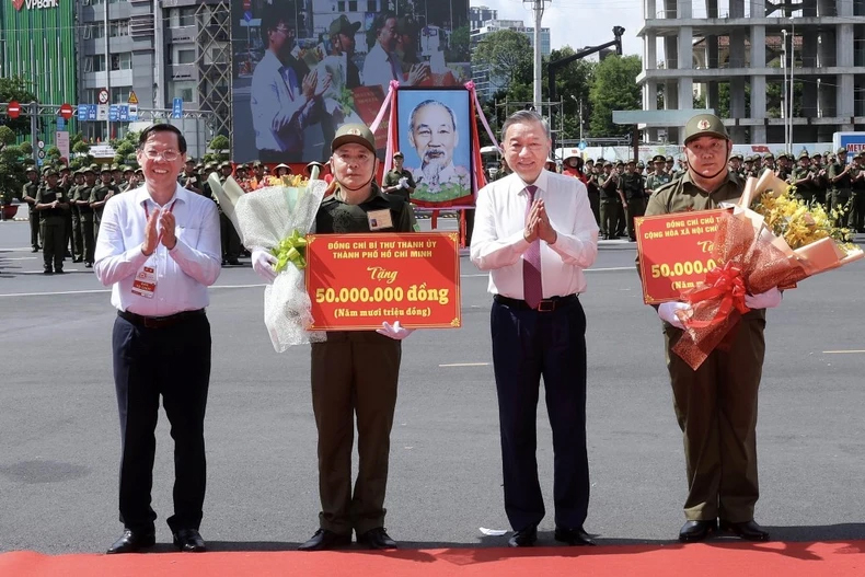 Chủ tịch nước Tô Lâm dự Lễ ra mắt Lực lượng tham gia bảo vệ an ninh, trật tự ở cơ sở - 2