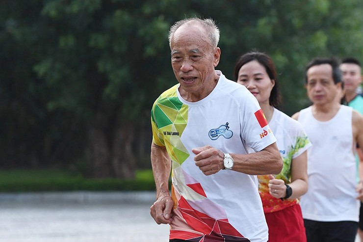 Tượng đài điền kinh Bùi Lương qua đời, cộng đồng marathon Việt Nam thương tiếc - 4