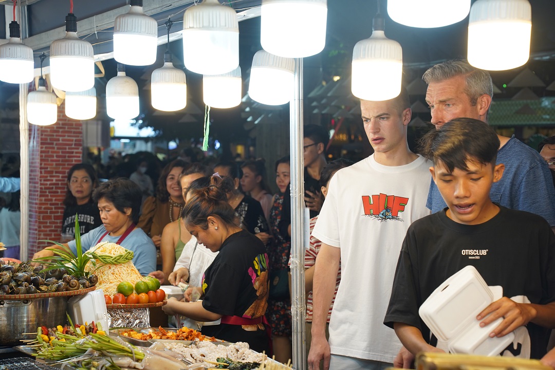 Khách Tây tấm tắc khen đồ ăn Việt tại Lễ hội ẩm thực gia đình - 17
