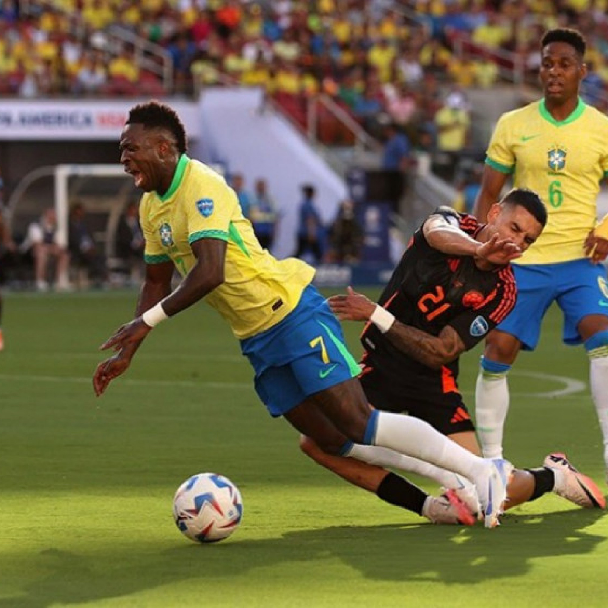  - Brazil mất Vinicius ở tứ kết Copa America, HLV "Selecao" tố trọng tài xử ép