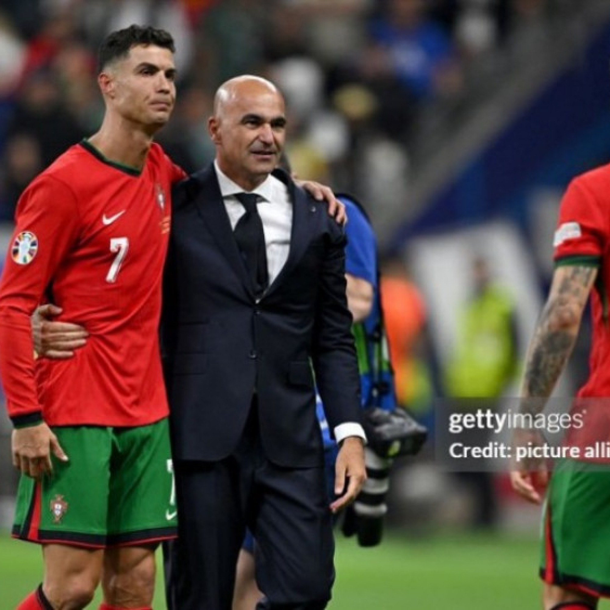  - HLV Bồ Đào Nha bị chê hèn nhát vì không loại Ronaldo, lộ nhịp tim CR7 ở loạt luân lưu