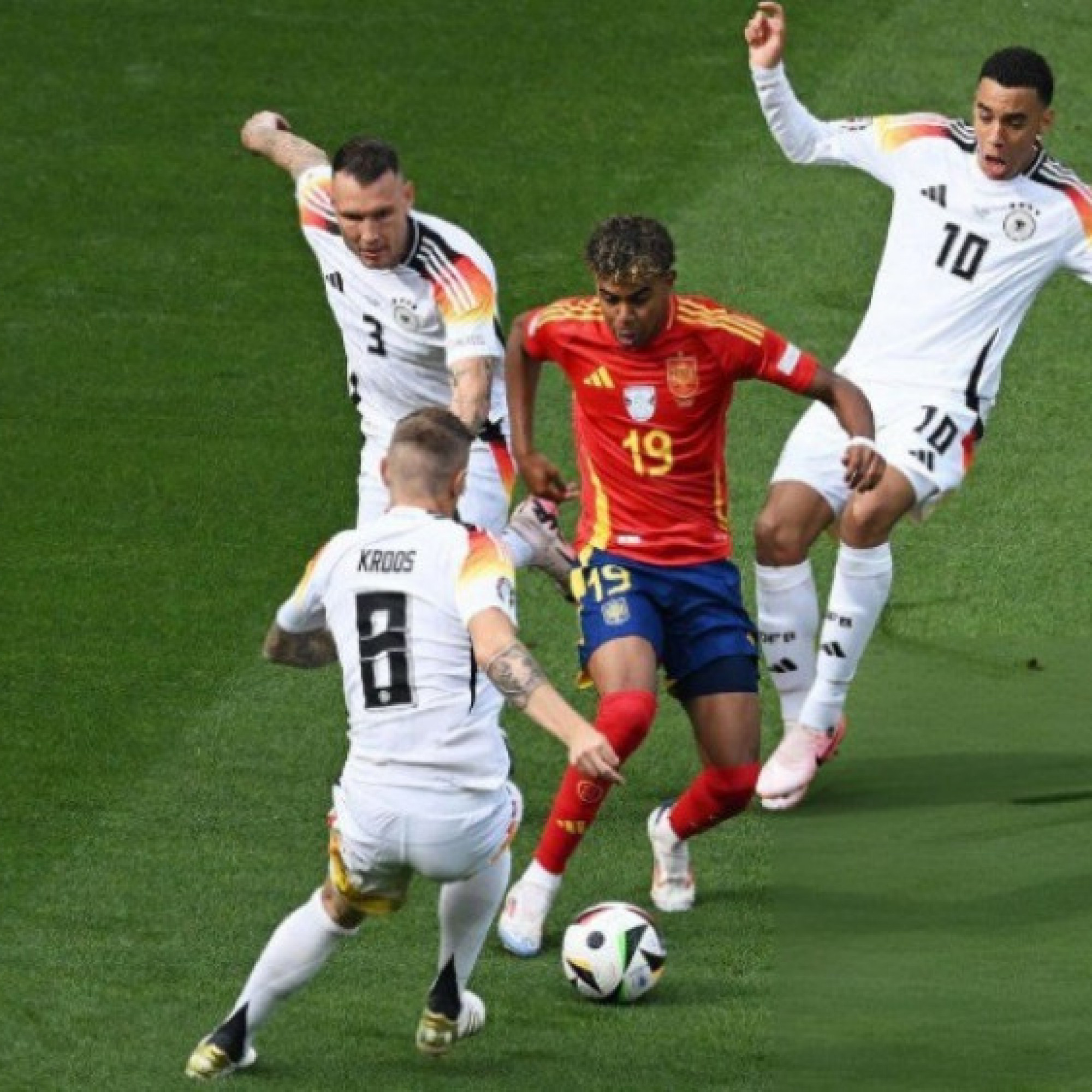  - Trực tiếp bóng đá Tây Ban Nha - Đức: Cơ hội tới tấp, tốc độ chóng mặt (EURO)