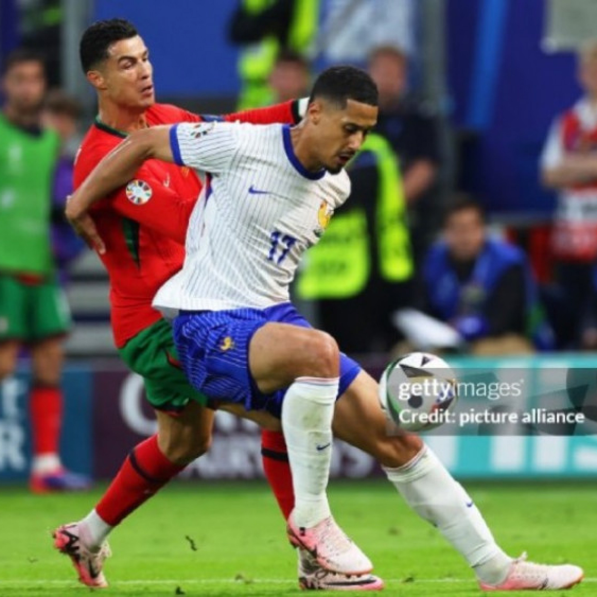  - Trực tiếp bóng đá Bồ Đào Nha - Pháp: Miệt mài tìm bàn mở tỉ số (EURO)