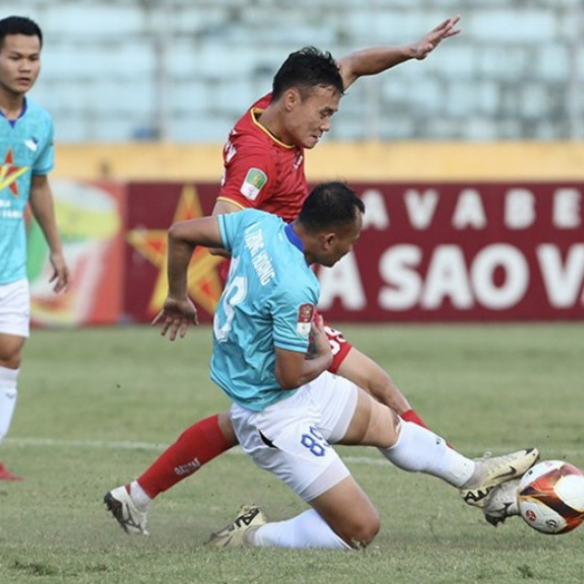  - Video bóng đá Hà Tĩnh - PVF CAND: Rượt đuổi 5 bàn, siêu phẩm & thẻ đỏ (Play off V-League)