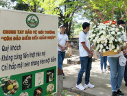 Côn Đảo: Du khách viếng nghĩa trang Hàng Dương bằng 'giỏ lễ xanh'
