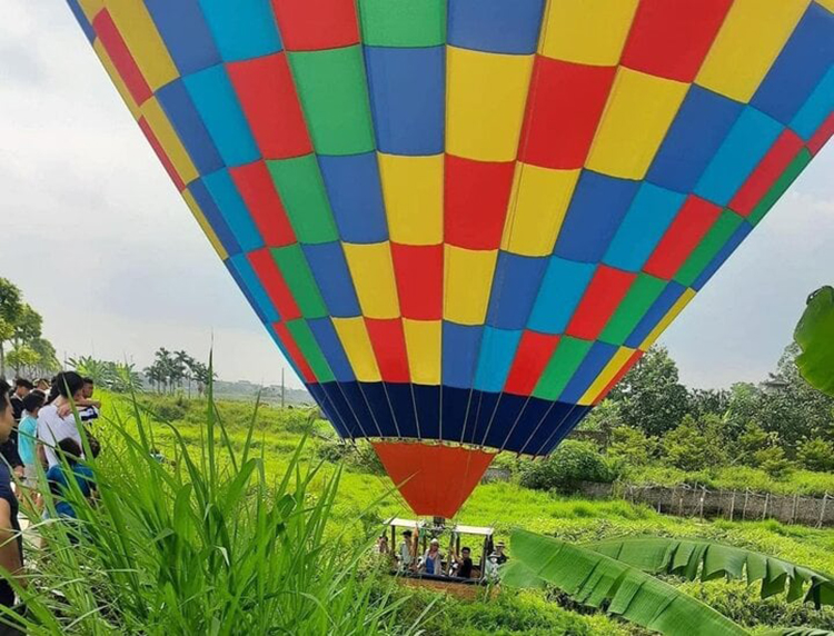 Khinh khí cầu chở 9 du khách trục trặc kỹ thuật, đã hạ cánh an toàn - 1