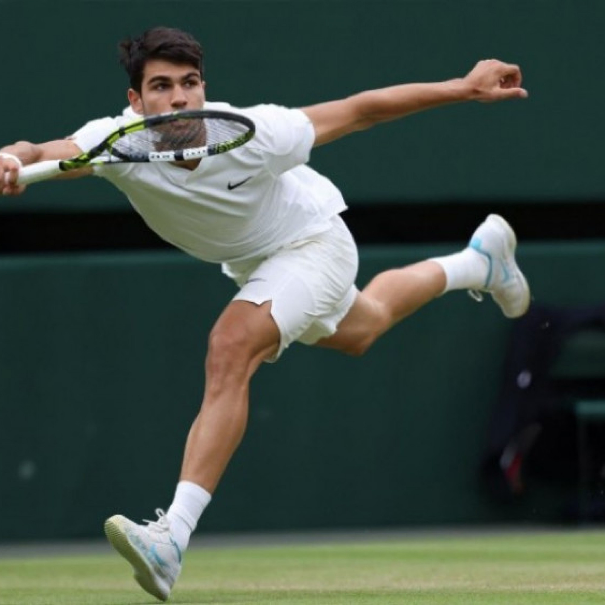  - Video tennis Alcaraz - Humbert: Bất ngờ set 3, bản lĩnh lên tiếng (Wimbledon)