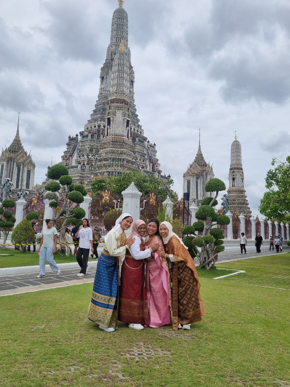 Sông nước Bangkok: Ngất ngây check-in Wat Arun huyền ảo