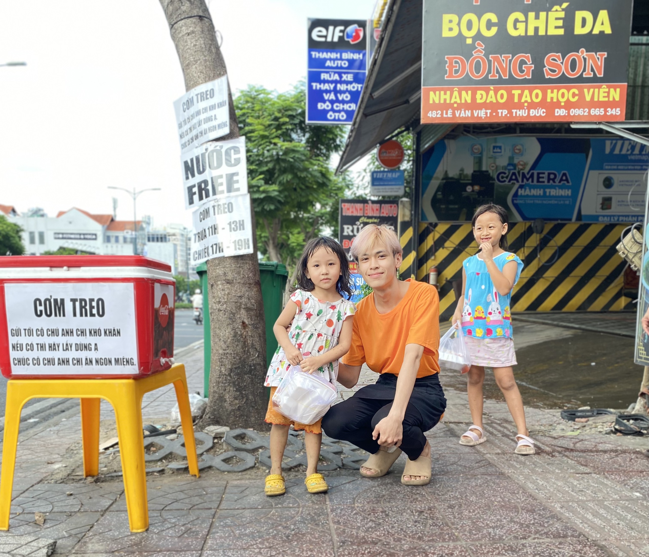 Quán cơm treo ‘no bụng ấm lòng’, lan tỏa yêu thương giữa TP.HCM vội vã - 8