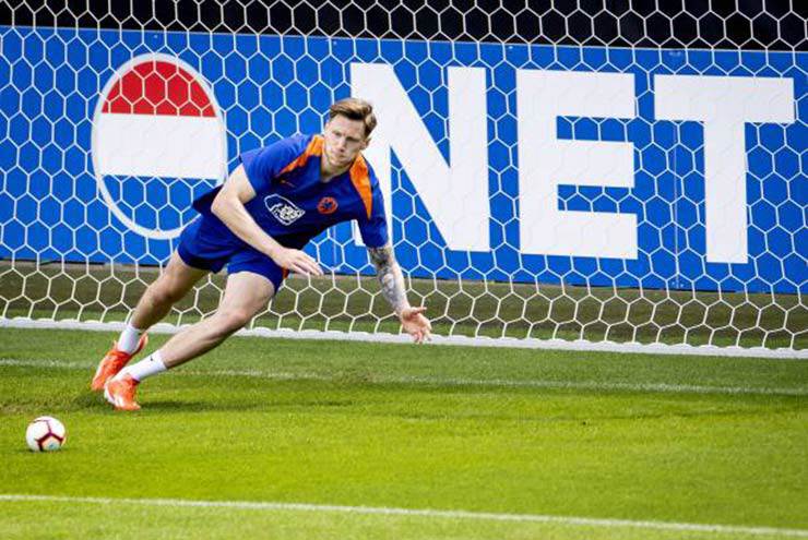 Hà Lan đấu ĐT Anh: Weghorst 1m97 bất ngờ tập bắt penalty, Koeman không lo bay ghế - 2