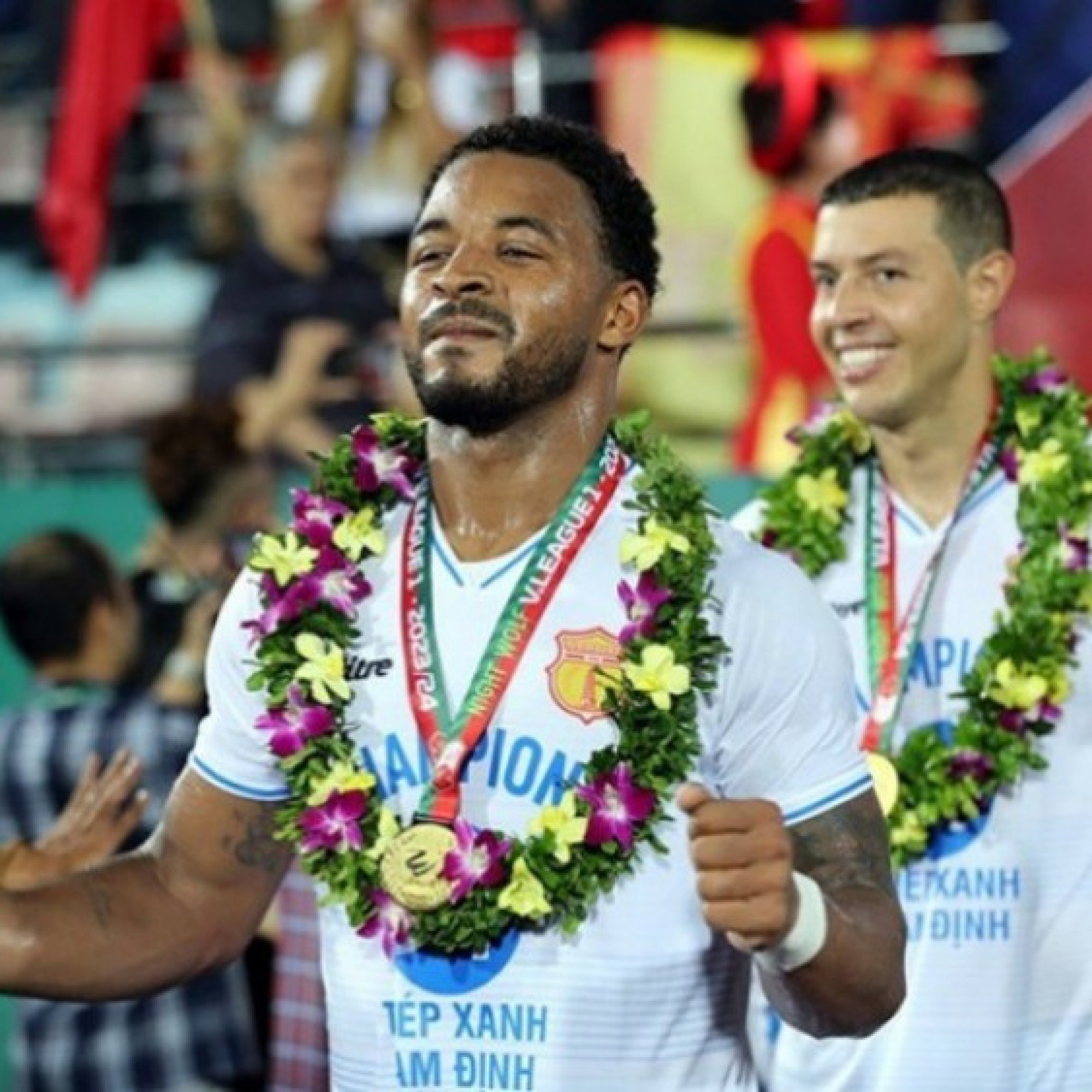 Thể thao - 11 ngôi sao hay nhất V-League 2023/24: Bất ngờ thủ môn Lê Giang, Rafaelson ẵm &quot;mưa&quot; giải