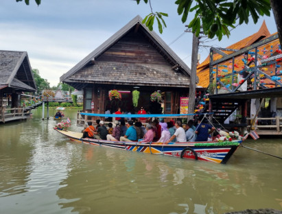 Du khảo - Đến đất Thái đi chợ nổi:  Đi mỏi gối vẫn chưa muốn về