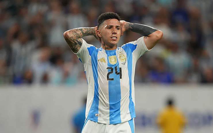Enzo Fernandez vạ miệng về ĐT Pháp, Messi bị quan chức Argentina yêu cầu xin lỗi - 1
