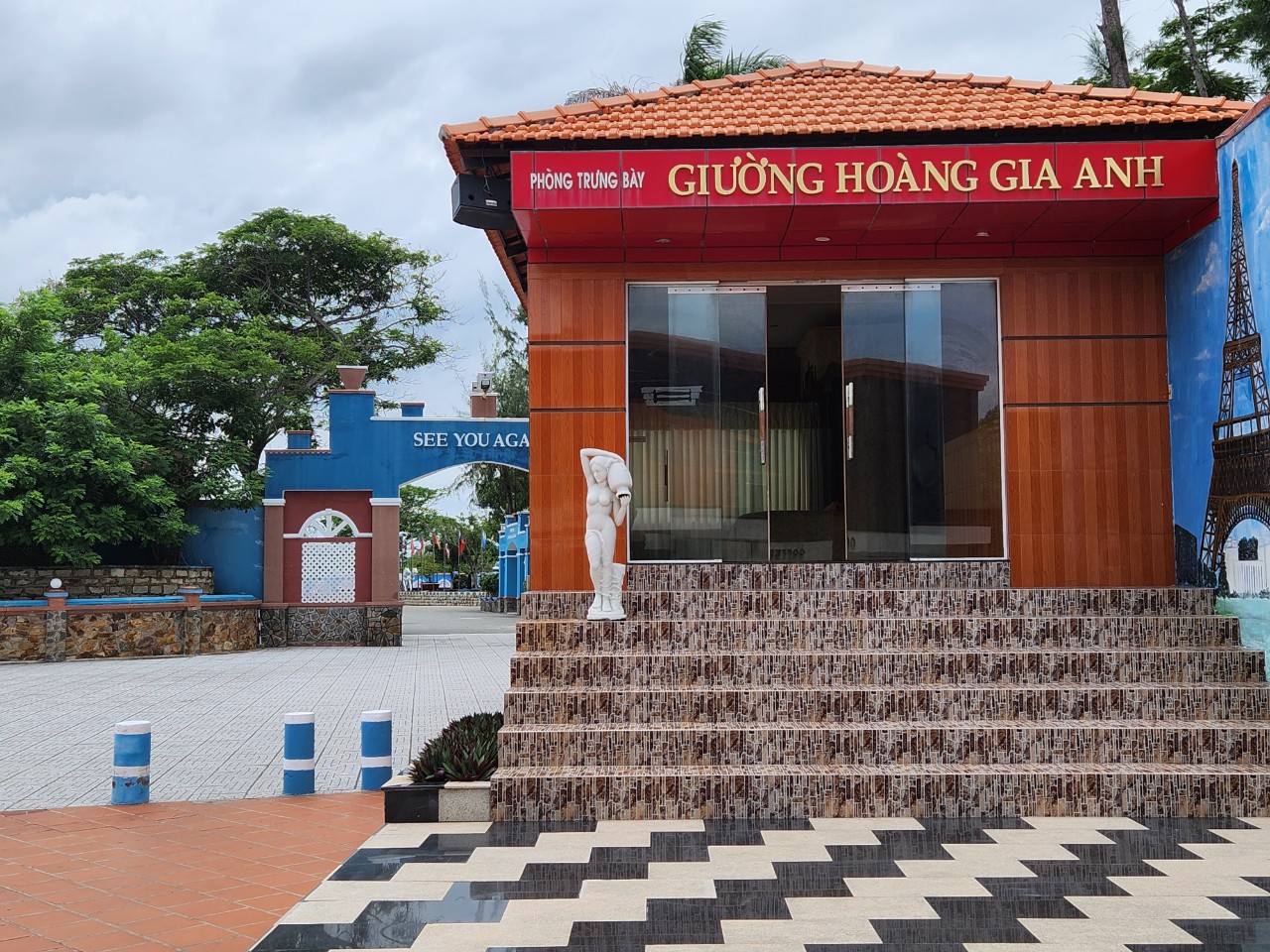 Ngắm giường Hoàng gia Anh ở Làng Du lịch Chí Linh - 1