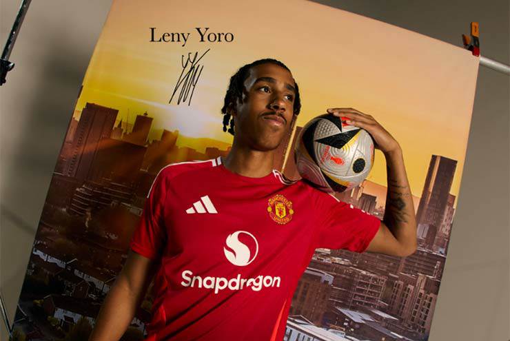 CHÍNH THỨC: Leny Yoro ra mắt Man Utd, những phát biểu đầu tiên từ tân binh 18 tuổi - 1
