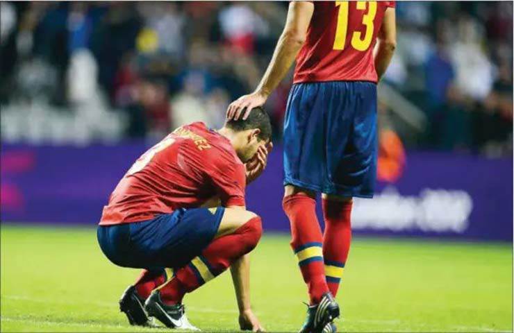 Những cú sốc lớn nhất bóng đá Olympic: Khi Ronaldo, De Gea cũng đứng bét bảng - 4