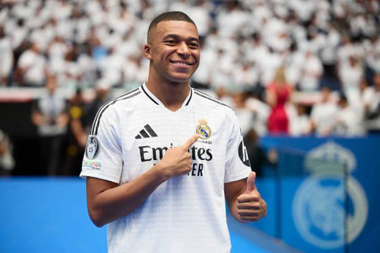 Cuộc đua tỷ euro về đội hình giá trị nhất thế giới: Real Madrid sắp lật đổ Man City - 2
