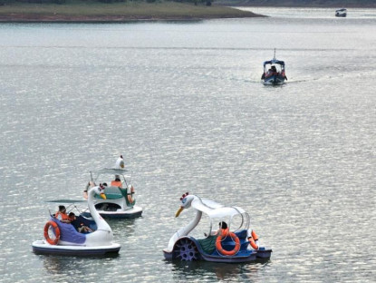 Đề xuất mở luồng thủy nội địa phục vụ du khách tham quan trên hồ Tuyền Lâm