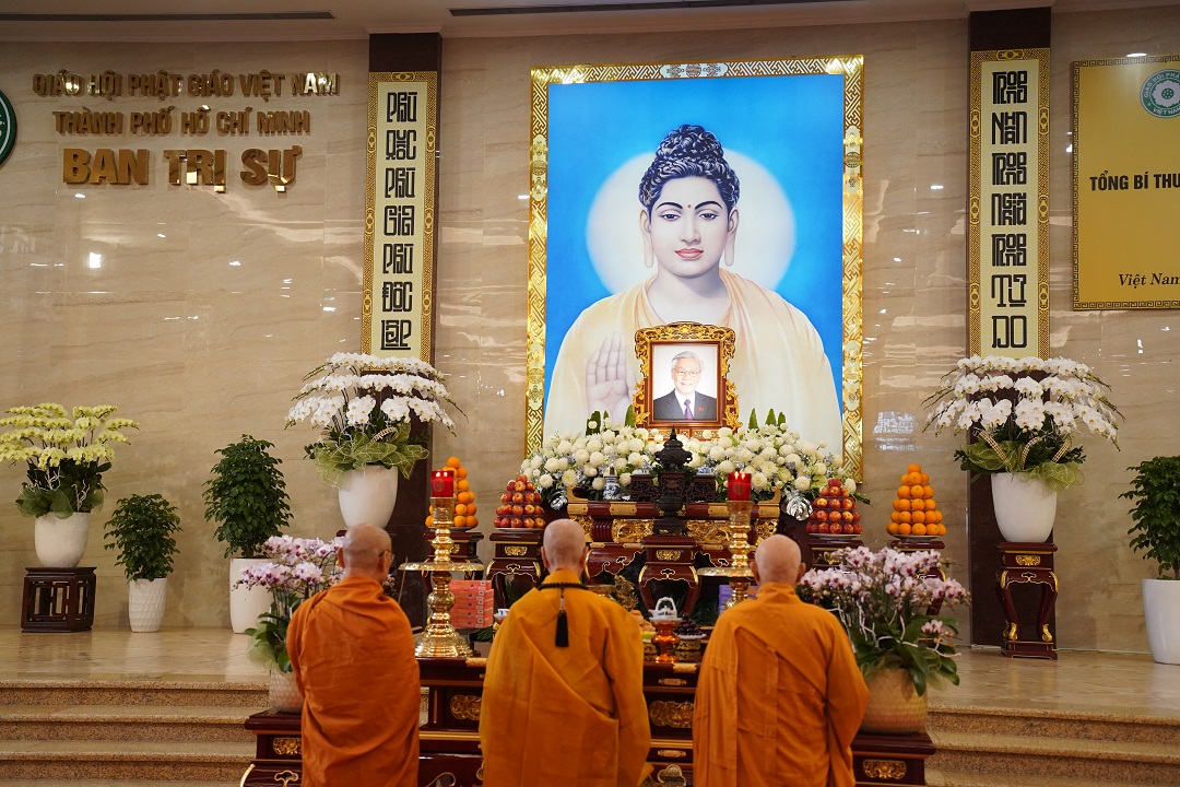 Hàng trăm tăng ni, phật tử và người dân làm lễ tưởng niệm Tổng Bí thư Nguyễn Phú Trọng - 5