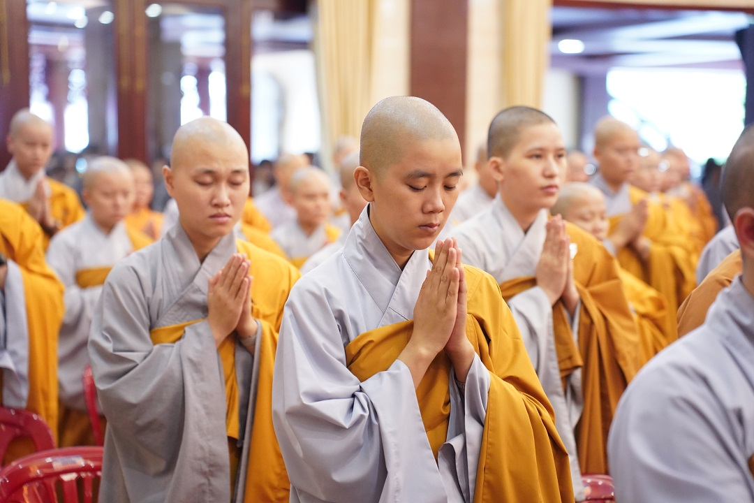 Hàng trăm tăng ni, phật tử và người dân làm lễ tưởng niệm Tổng Bí thư Nguyễn Phú Trọng - 8