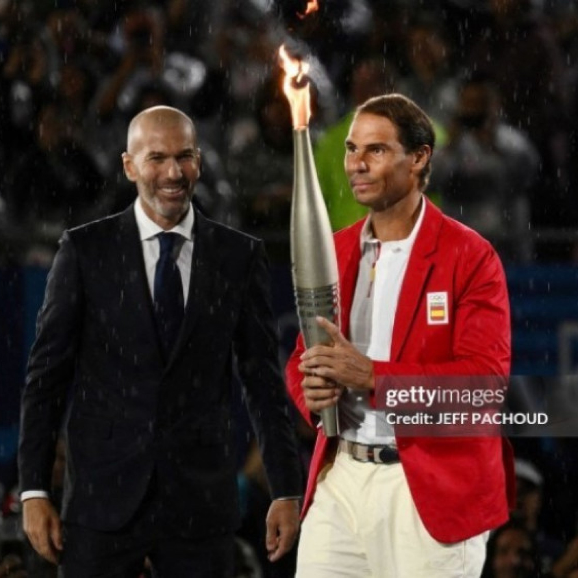  - Nadal xuất hiện bất ngờ ở lễ khai mạc Olympic, úp mở về chuyện giải nghệ