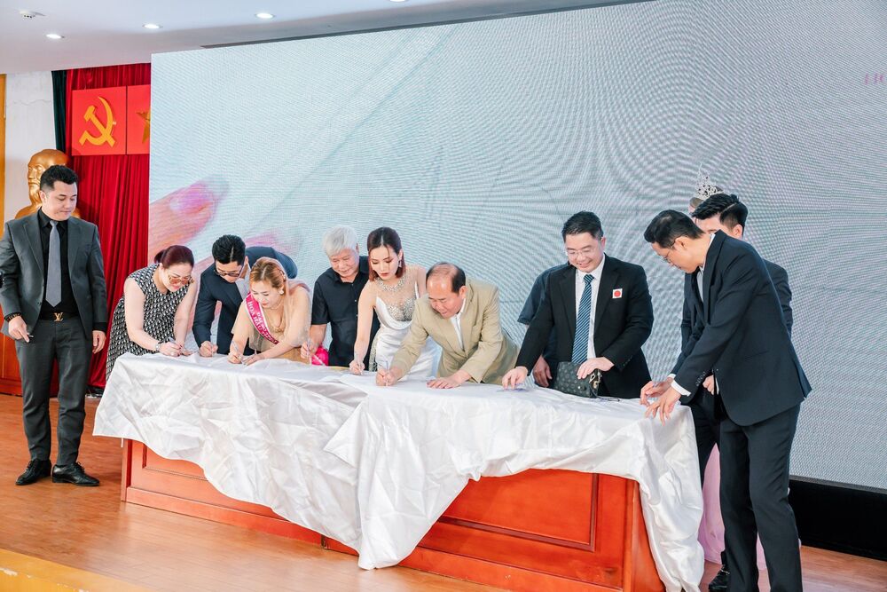 Áo Blouse xác lập kỷ lục vì sức khỏe sắc đẹp, cộng đồng Việt Nam đã được ký tại Hà Nội - 5