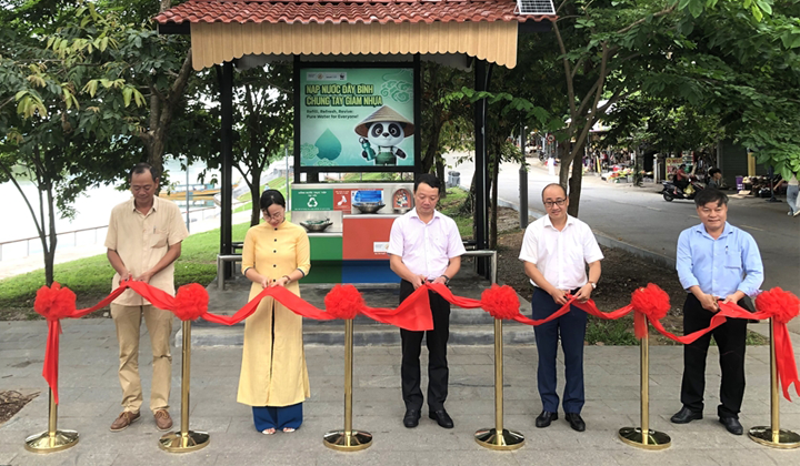 Trạm nhà chờ và cấp nước uống miễn phí ở chùa Thiên Mụ, đồi Vọng Cảnh... - 1