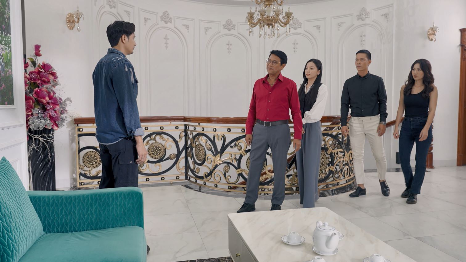 Huỳnh Trường Thịnh "mua chuộc" Hạ Anh trước khi đóng cảnh nóng trong phim "Người thầm lặng" - 1