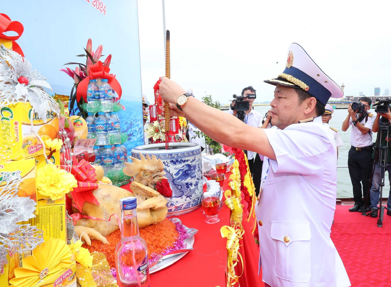 le tuong niem cac ahls va nhan dan hy sinh trong chien thang tran dau - 3