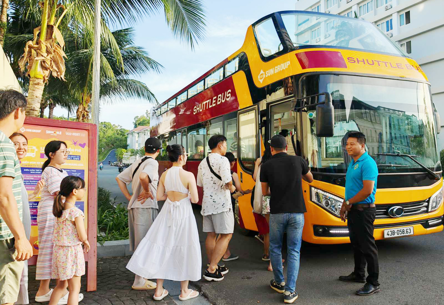 Phú Quốc có xe bus 2 tầng “cực chill” - 1