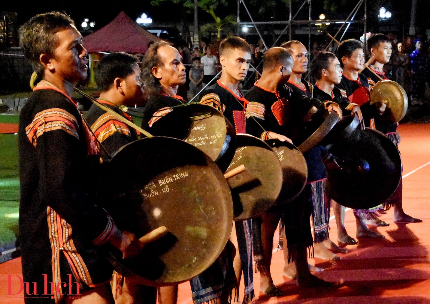 hoi tu ban sac tinh hoa o hoi thi dien xuong dan gian van hoa cac dan toc - 11