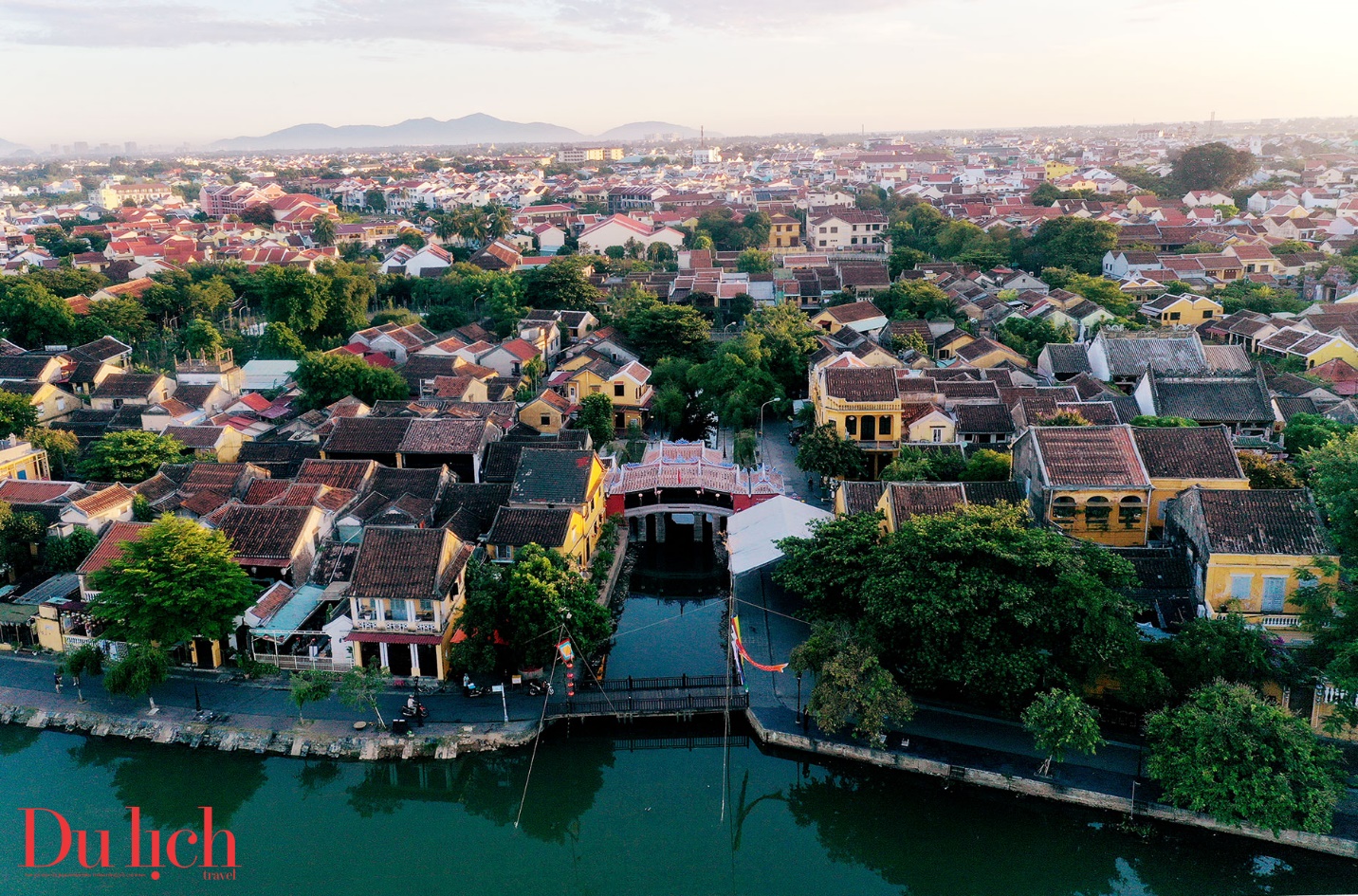 du khach un un do ve hoi an tham quan chua cau sau 19 thang dong cua trung tu - 1