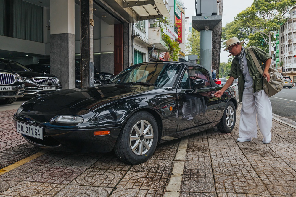 Cận cảnh Mazda MX-5 Miata thế hệ đầu tiên của ông Đặng Lê Nguyên Vũ - 1