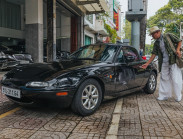 Cận cảnh Mazda MX-5 Miata thế hệ đầu tiên của ông Đặng Lê Nguyên Vũ