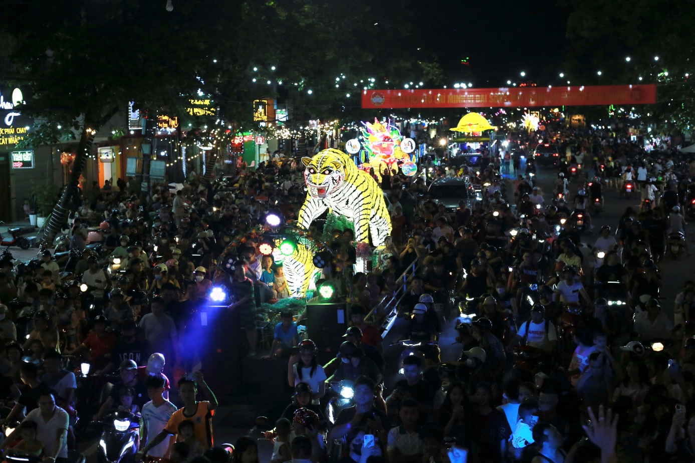 Lễ hội Trung thu hoành tráng nhất nước đã rộn ràng tại Thành Tuyên - 11