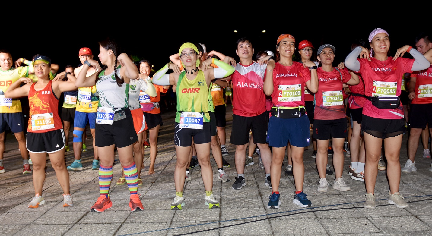 hang tram van dong vien chay marathon quang ba du lich cho thac trang minh long - 1