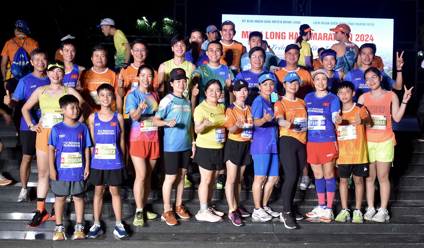 hang tram van dong vien chay marathon quang ba du lich cho thac trang minh long - 7