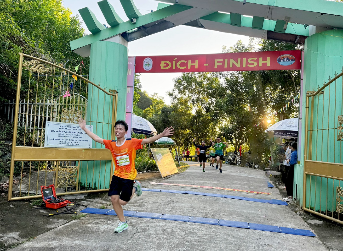 hang tram van dong vien chay marathon quang ba du lich cho thac trang minh long - 9