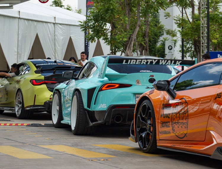 Dàn siêu xe xuất hiện trong lễ ra mắt sự kiện Gumball 3000 tại Campuchia