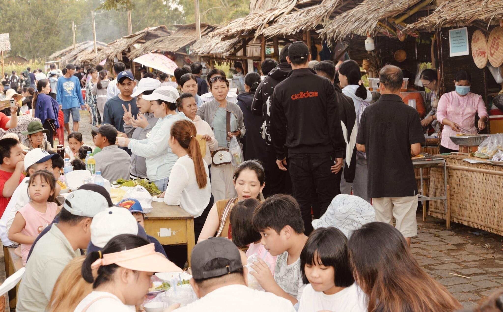 Mô hình chợ quê ngày càng phát triển thu hút đông đảo khách du lịch - 6