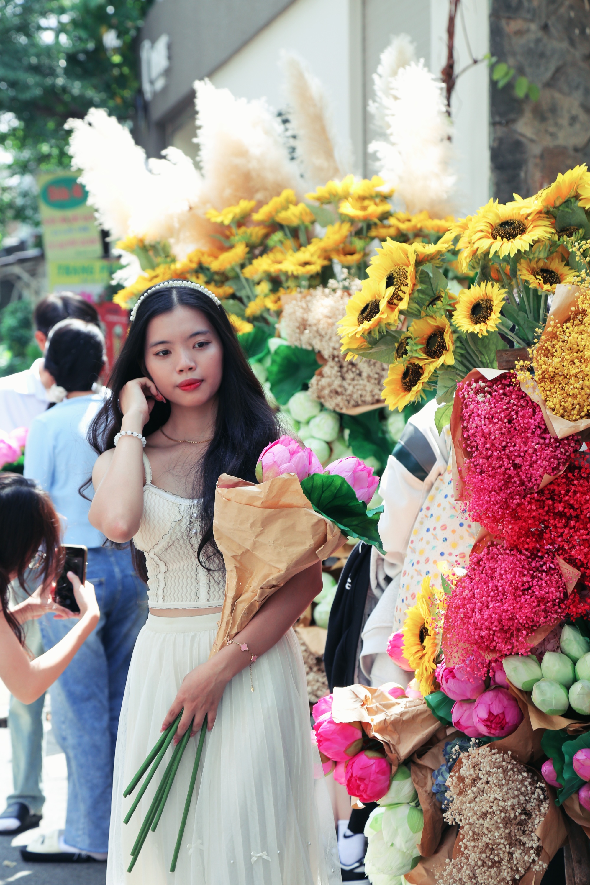 Giới trẻ rủ nhau xếp hàng “săn” mùa thu Hà Nội giữa lòng Sài Gòn - 5