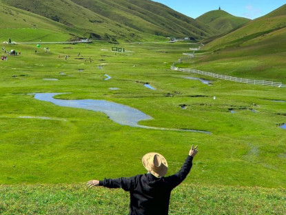 Du khảo - Ngắm đồng cỏ trải dài, trải nghiệm cưỡi ngựa ở vùng đất ‘tiểu Tân Cương thu nhỏ’