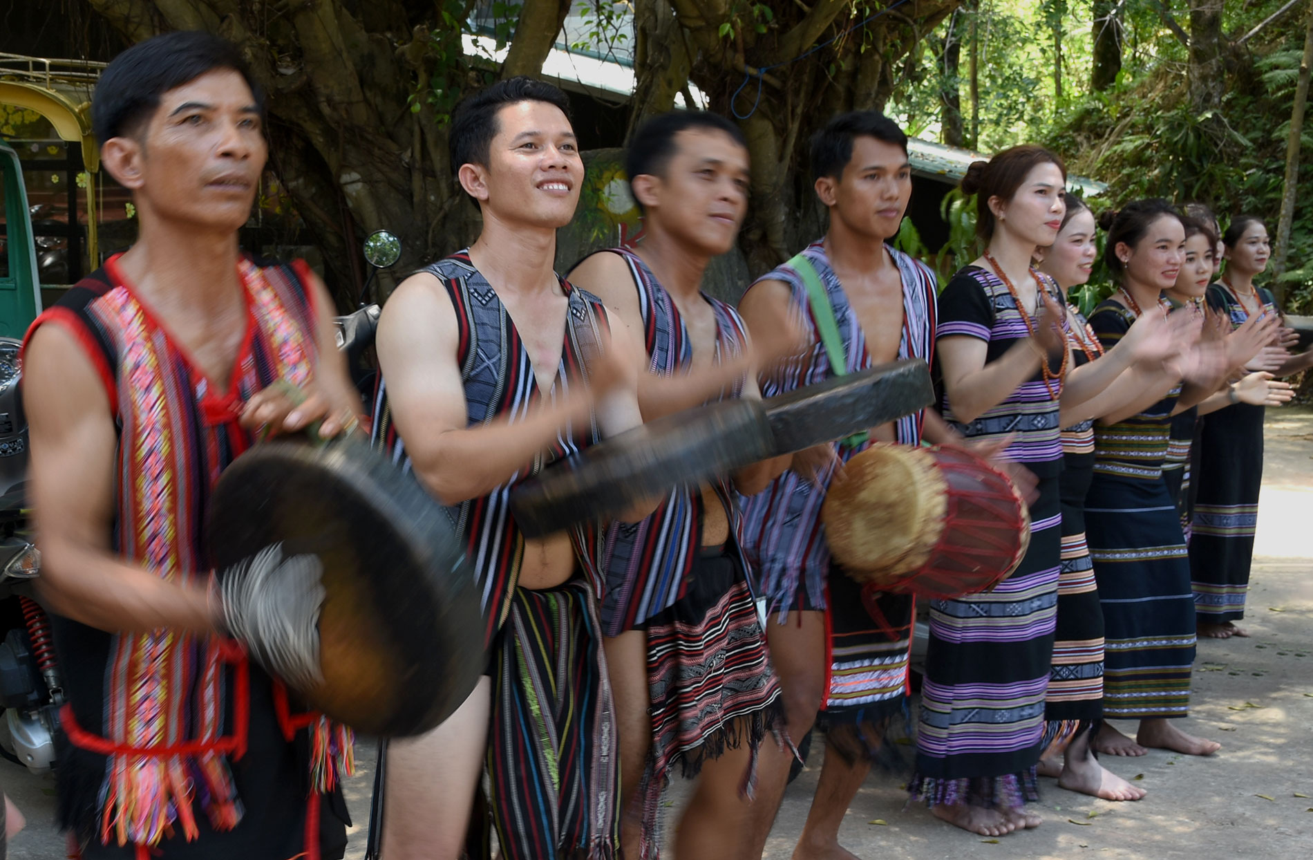 Tìm giải pháp bảo tồn văn hóa, văn nghệ dân gian các dân tộc miền núi Nam Trung Bộ - 4